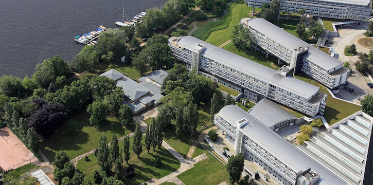 Luftaufnahme-vom-Kongresshotel-Potsdam