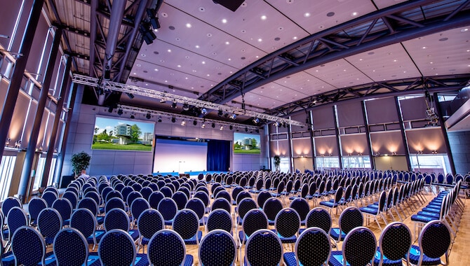 Kongress-Saal-im-Kongresshoel-Potsdam-670x380