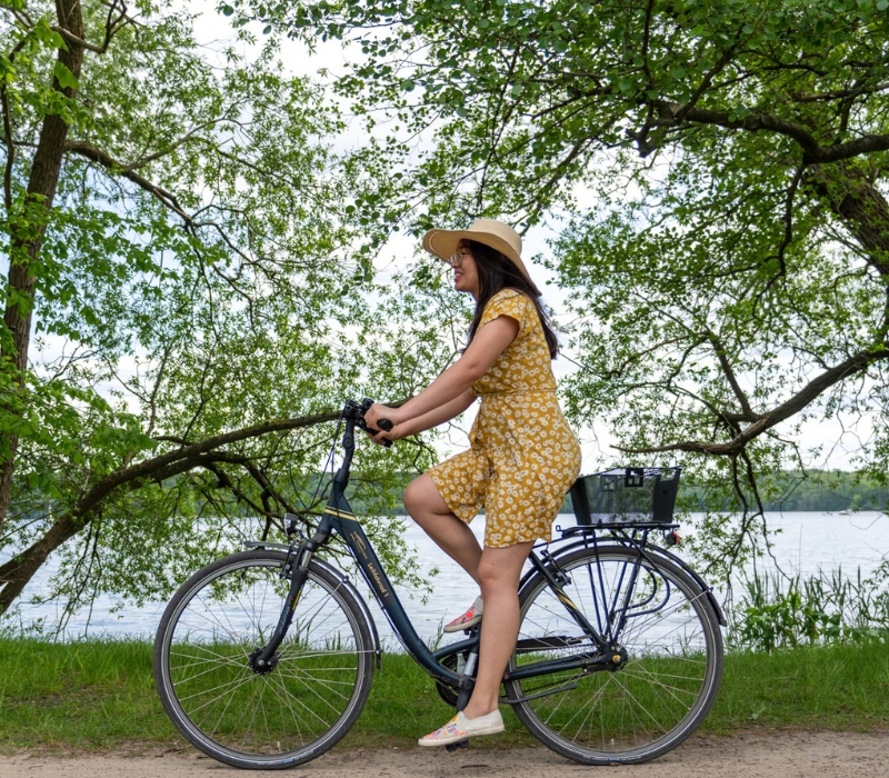 Radweg. Kongresshotel Potsdam. Templiner See.