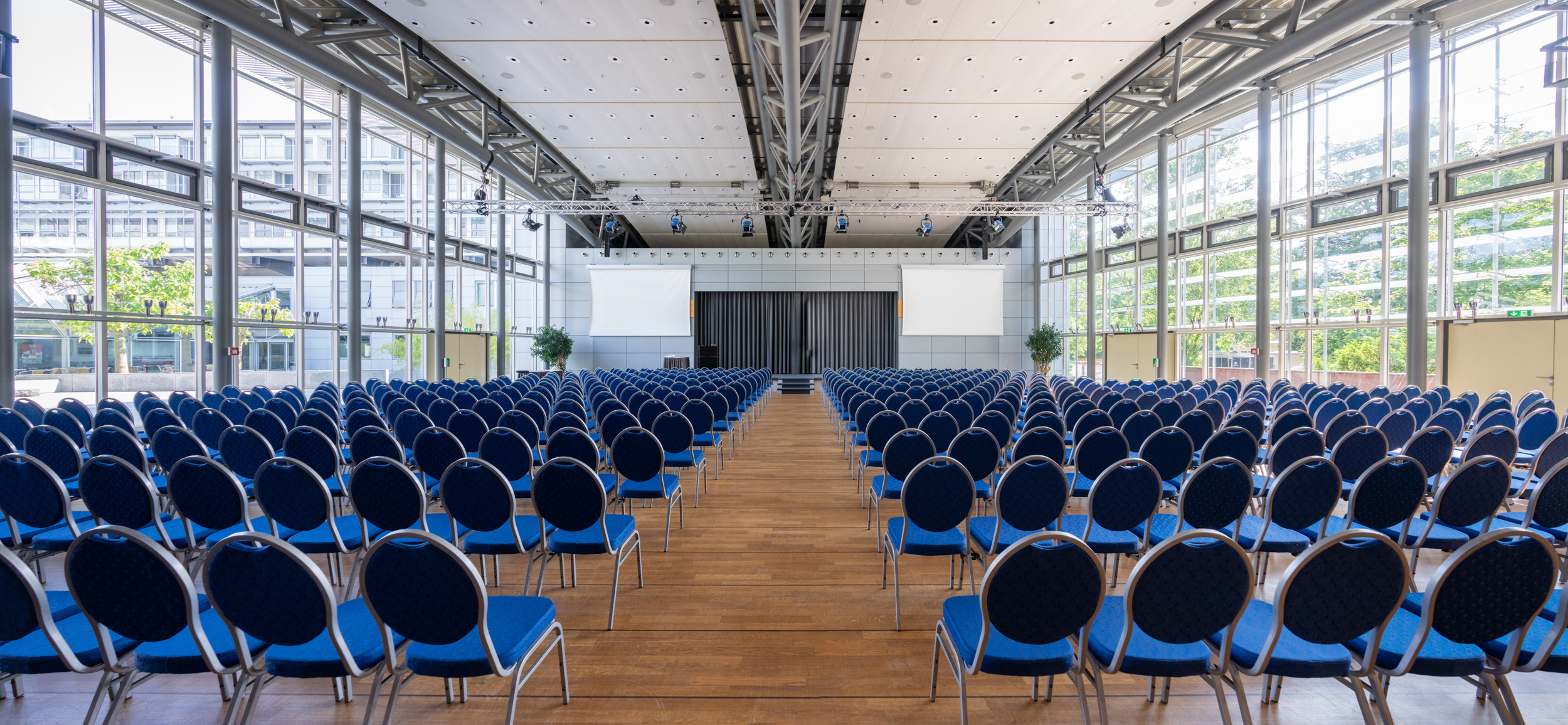 Kongress-Saal im Kongresshotel Potsdam. Tagungen in Potsdam,