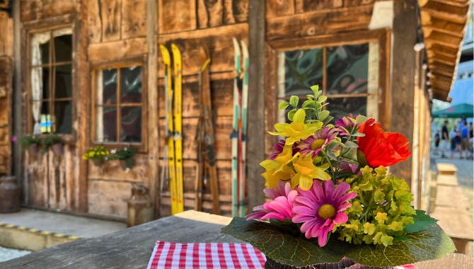 Blumen vorm Gipferl Stüberl