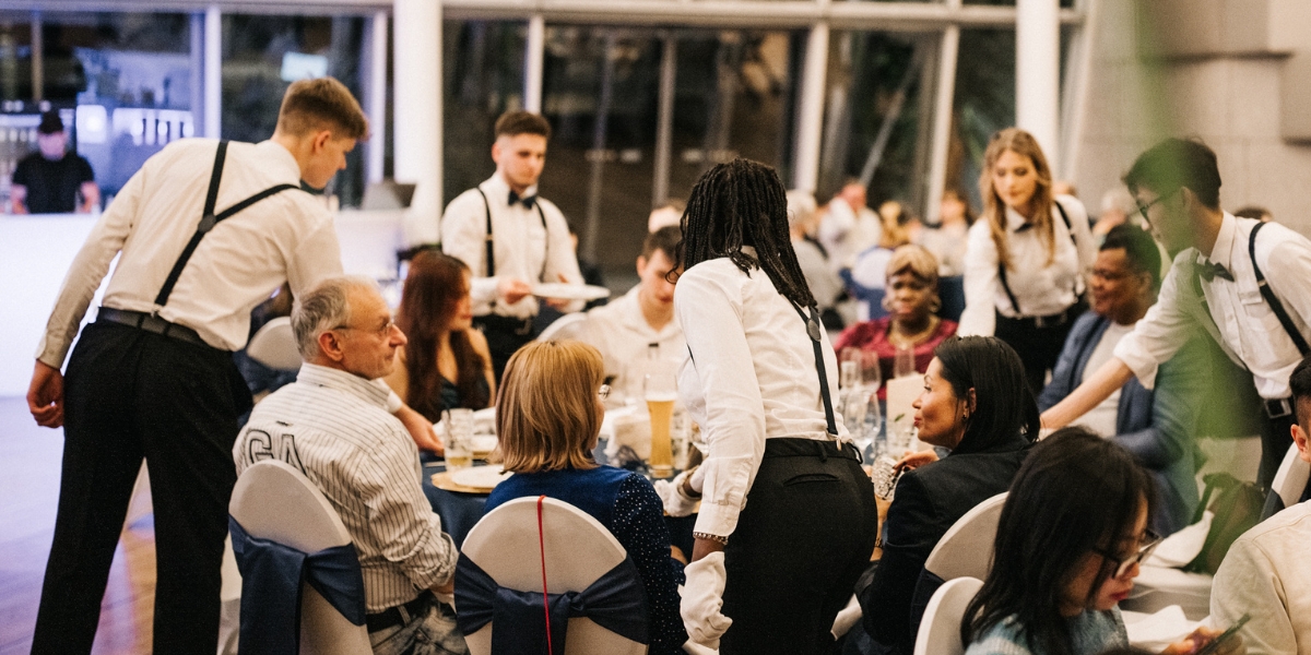 Firmenfeiern im Kongresshotel Potsdam. Restaurant Zeppelin - Kulinarische Events 