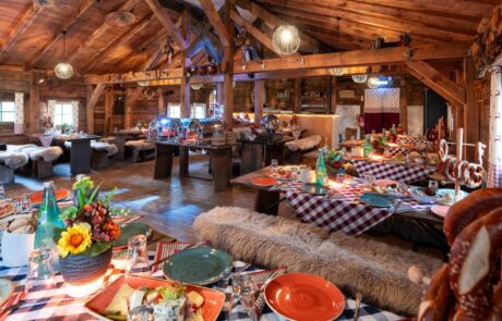 Gipfel Stüberl drinnen.