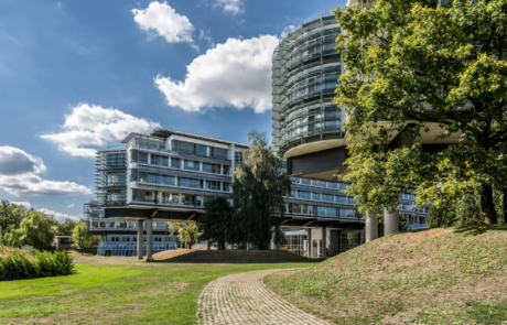 Kongresshotel-Potsdam-Außenansicht-.Sommer Außenansicht des Kongresshotels im Sommer