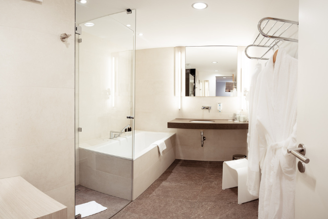 Badezimmer im Doppelzimmer Premium des Kongresshotels Potsdam